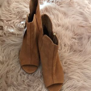 Guess peep toe booties 😍NWT